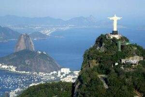 Turismo No Brasil: 10 Destinos Imperdíveis Para Viver Antes de Partir! 10 Pão de Açúcar e a estátua do Cristo Redentor,